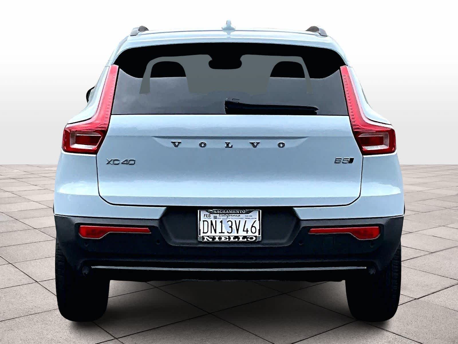 2026 Volvo XC40 Plus photo 4