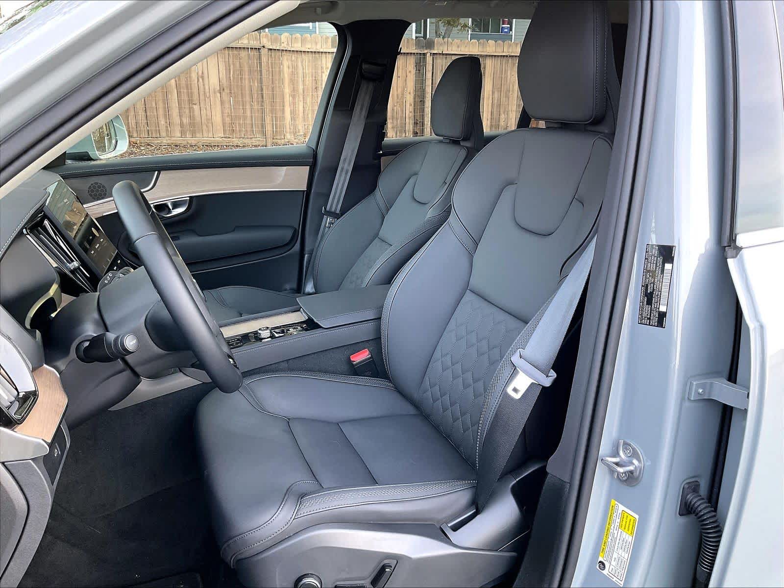 2025 Volvo XC90 Core - Photo 27