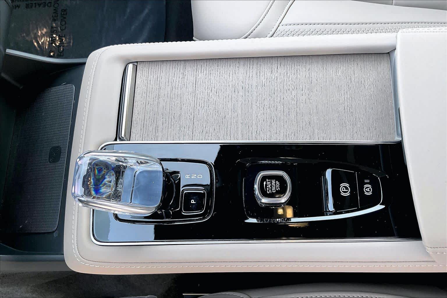 2025 Volvo XC90 Core - Photo 18