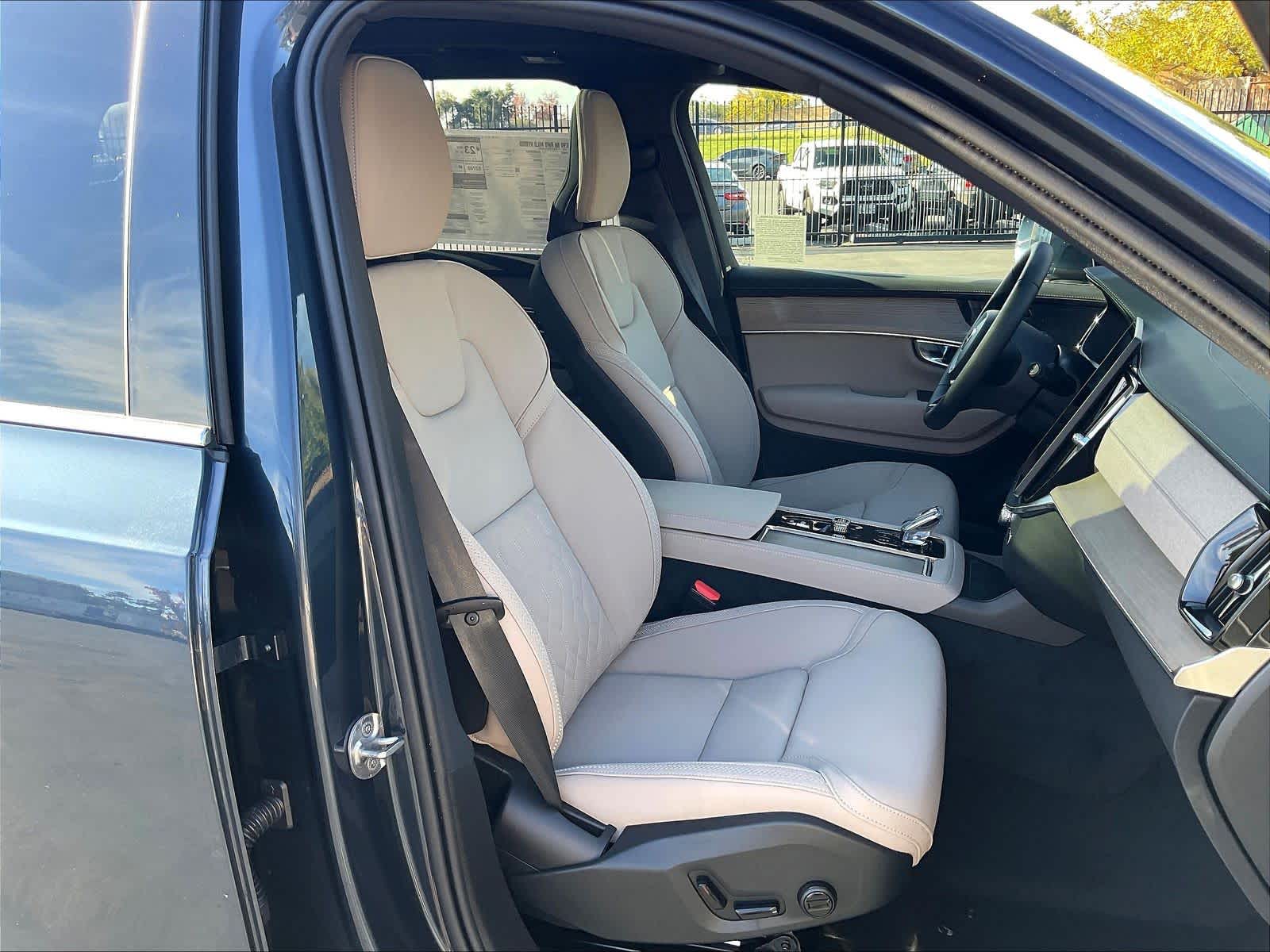 2026 Volvo XC90 Plus - Photo 32