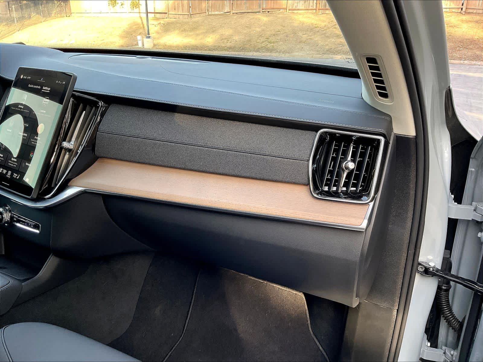 2025 Volvo XC90 Core - Photo 18