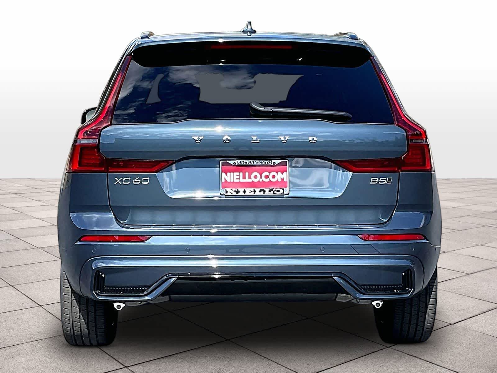 2026 Volvo XC60 B5 Plus photo 5