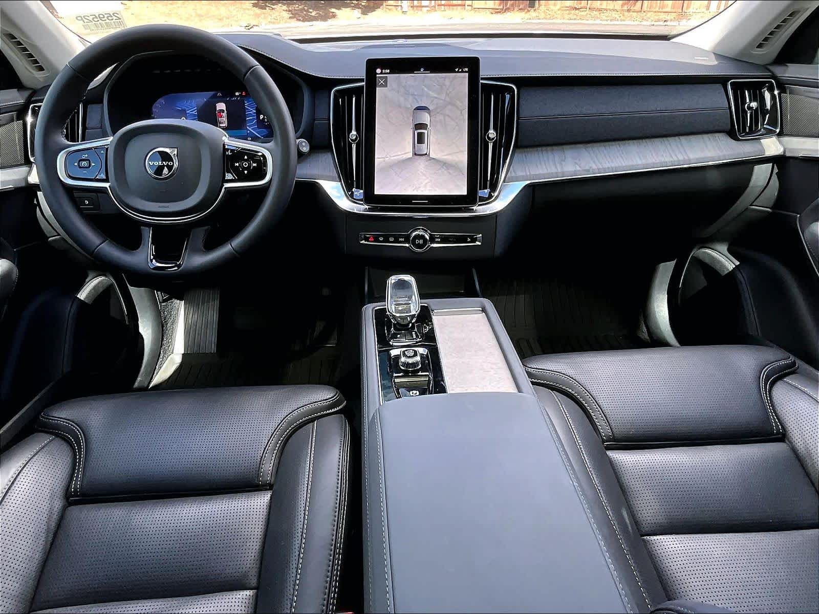 2025 Volvo XC90 Plug-In Hybrid Ultra photo 3