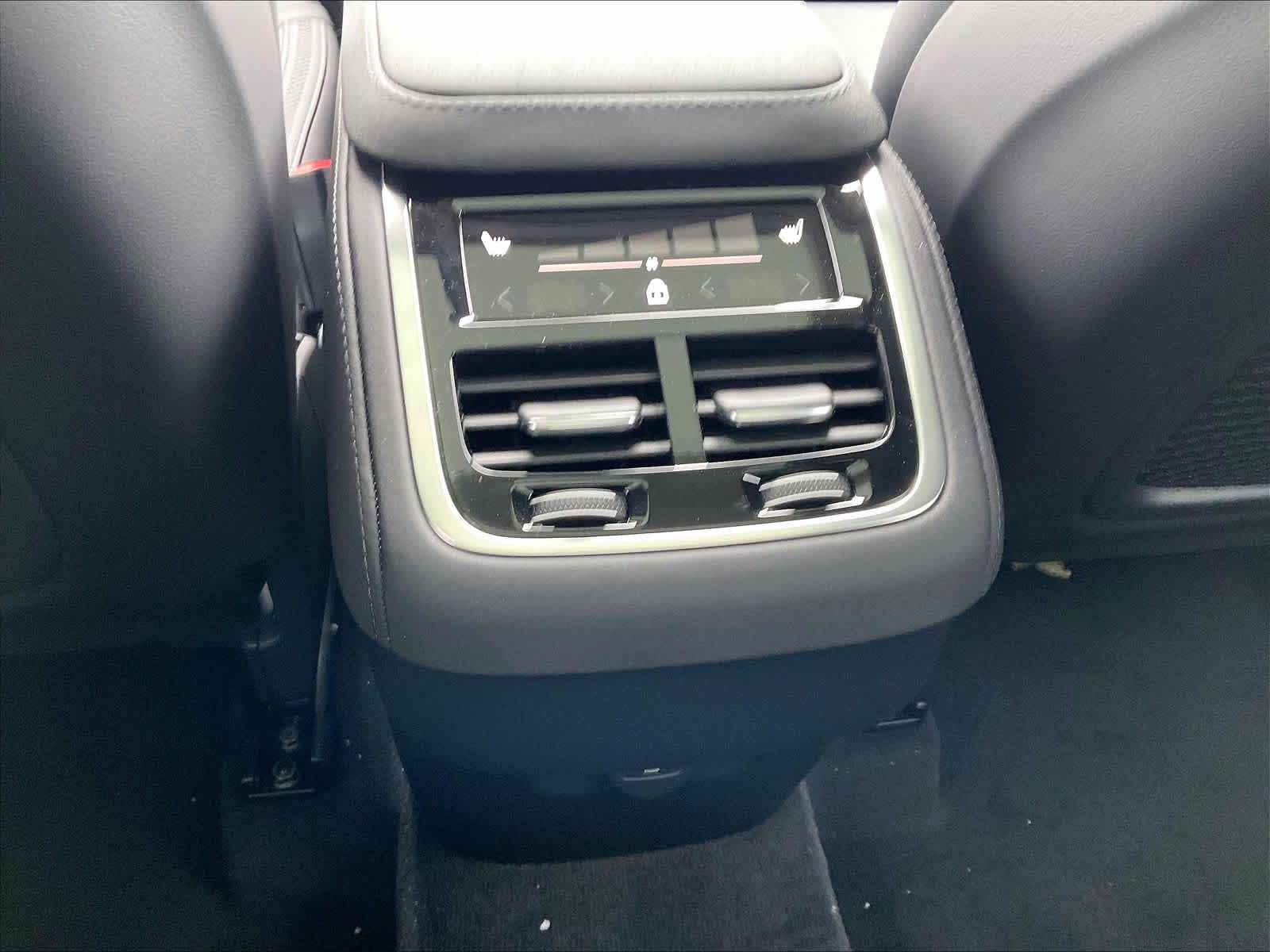 2026 Volvo XC90 Plus - Photo 16