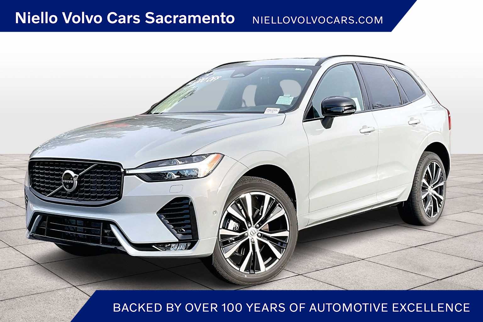 2025 Volvo XC60 Plus's photo