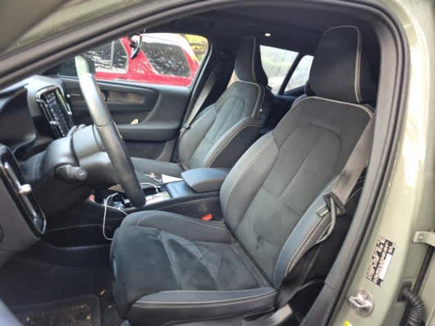 2023 Volvo XC40 Recharge Ultimate Twin photo 2