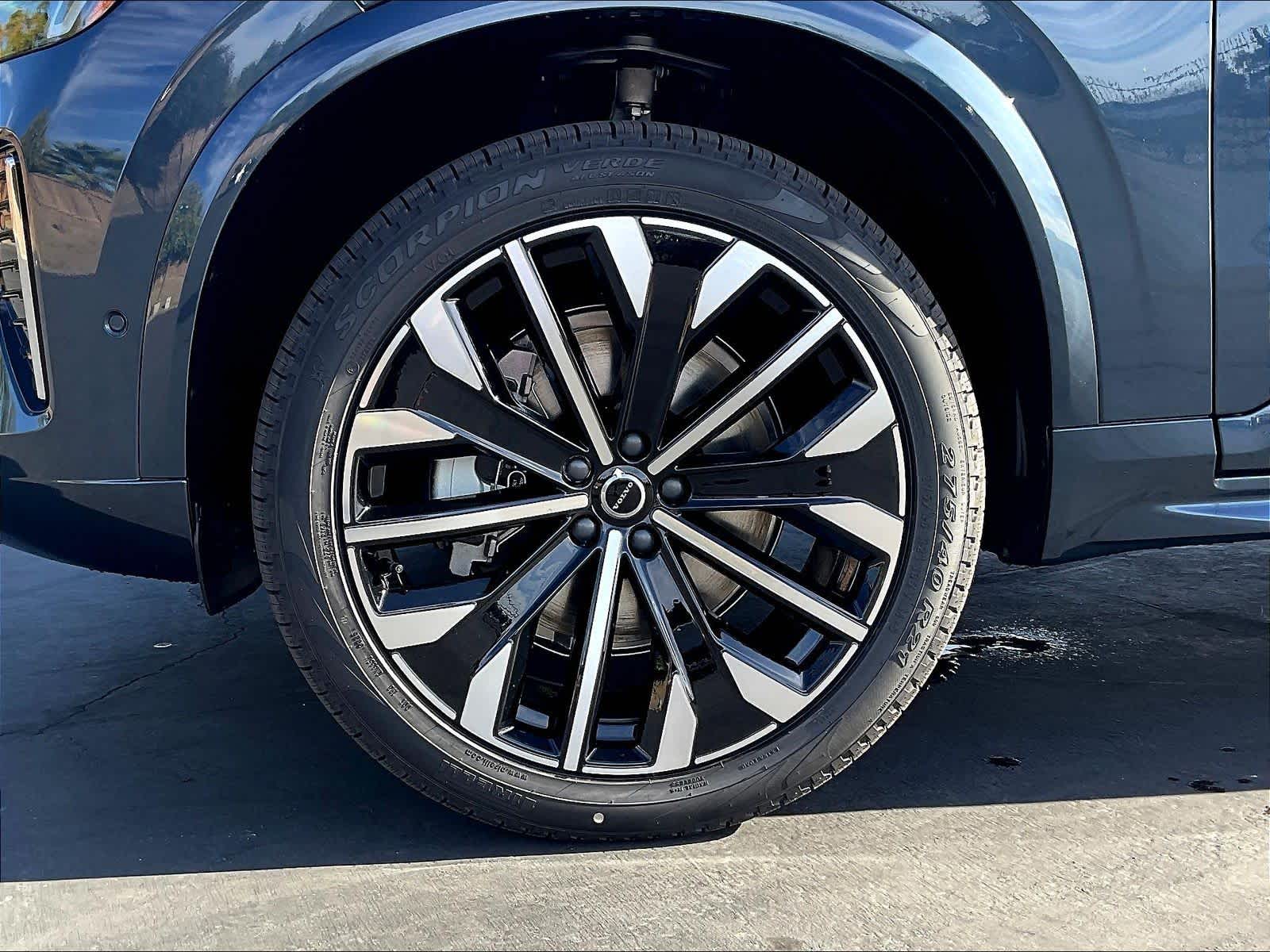 2026 Volvo XC90 Plus - Photo 14