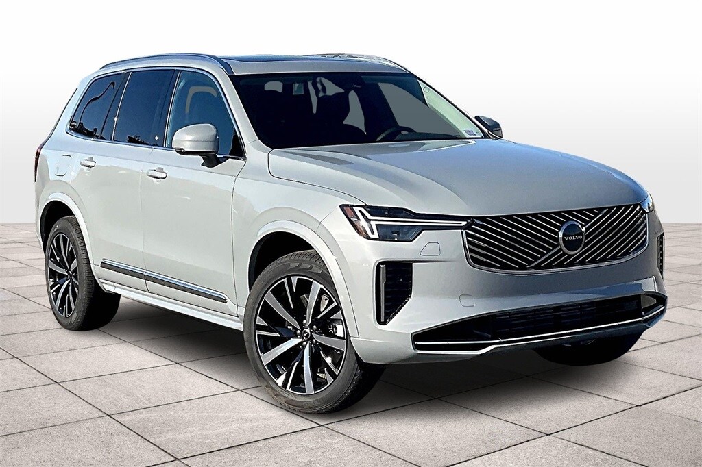 2025 Volvo XC90 T8 Core photo 2