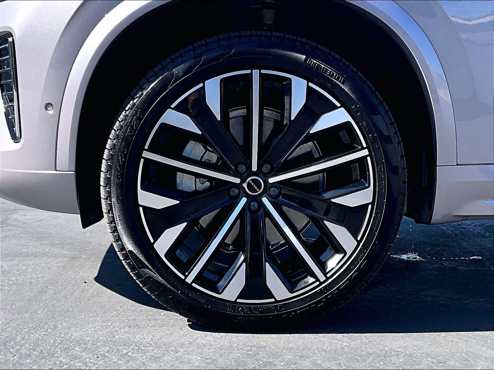 2026 Volvo XC90 Plus - Photo 11
