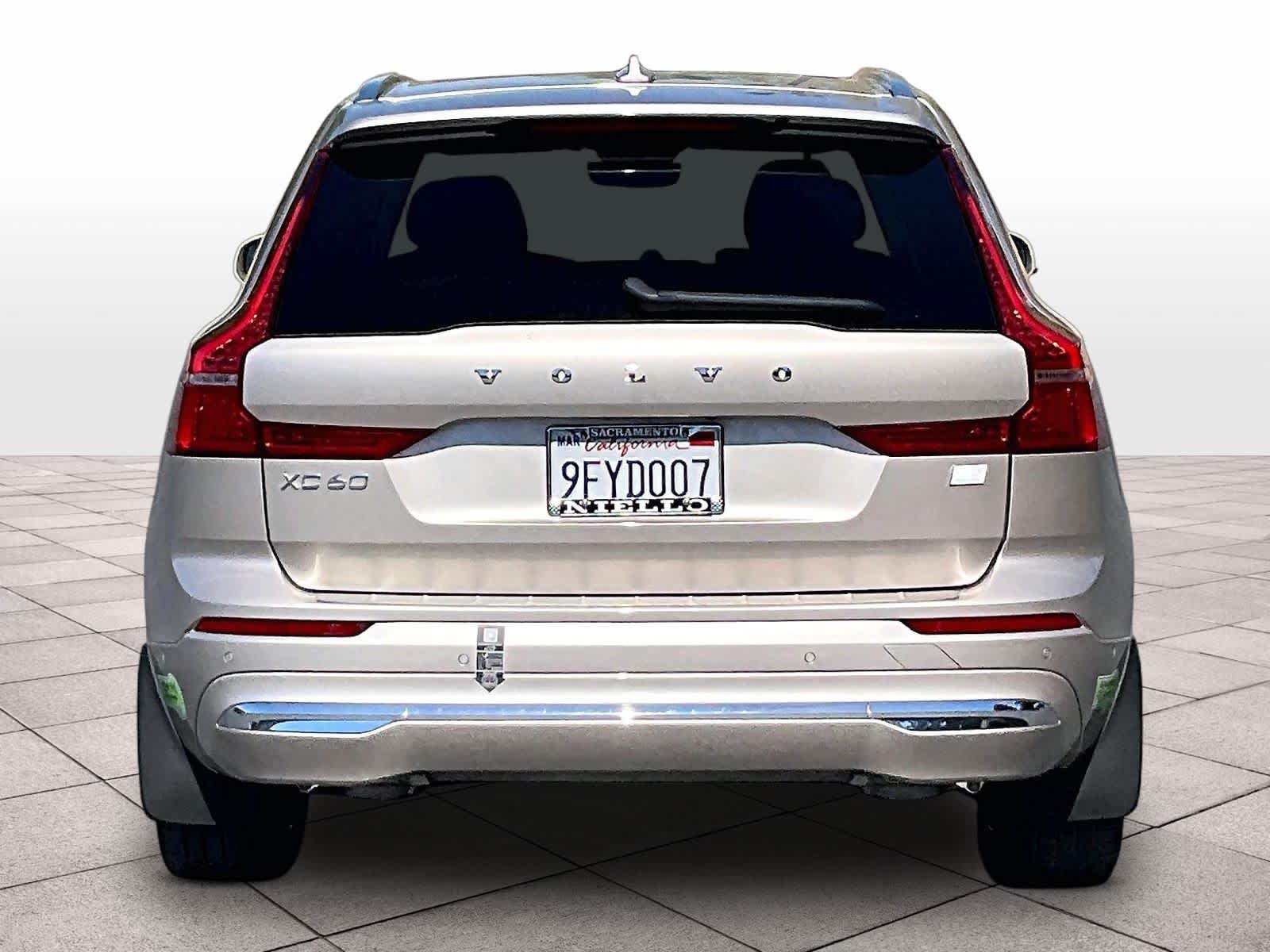 2023 Volvo XC60 Recharge Plug-In Hybrid Ultimate Bright Theme photo 4