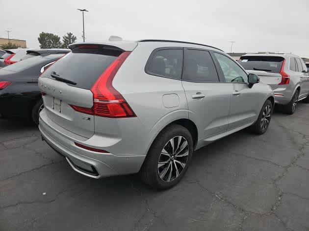 2025 Volvo XC60 Plus B5 photo 2