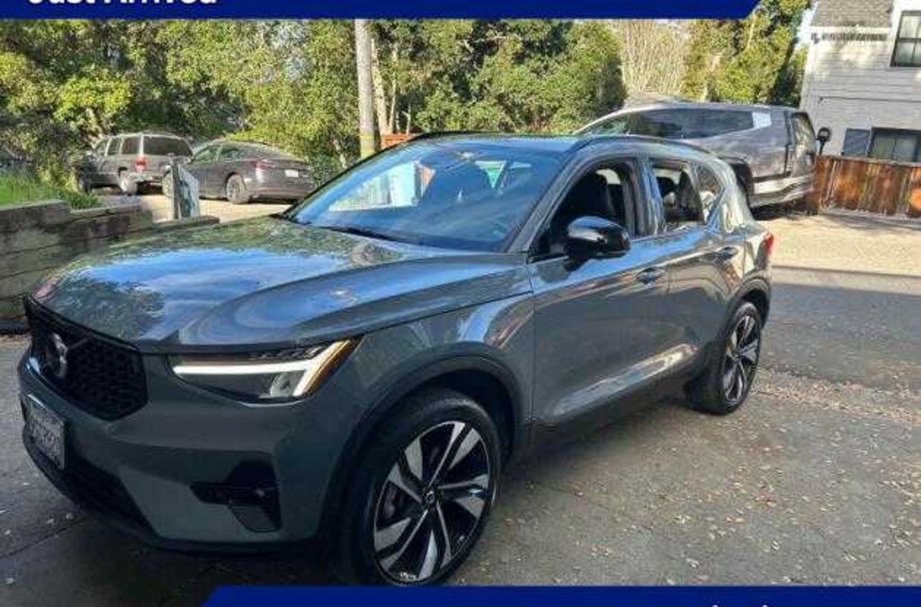 Used 2023 Volvo XC40 Plus Dark Theme B5 AWD
