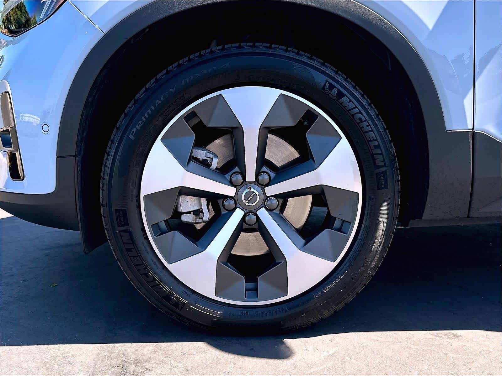 2026 Volvo XC40 Plus - Photo 11