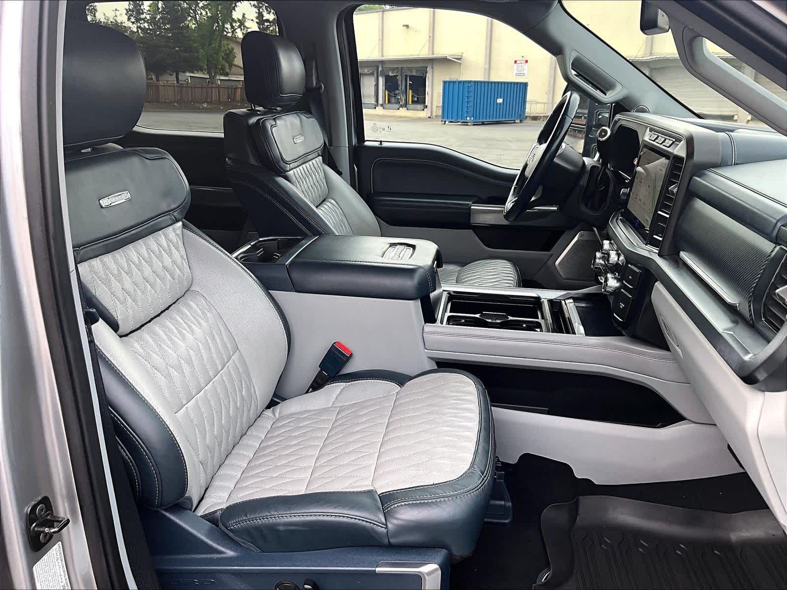 2024 Ford Super Duty F-450 Pickup Limited 4WD Crew Cab 8 Box photo 3