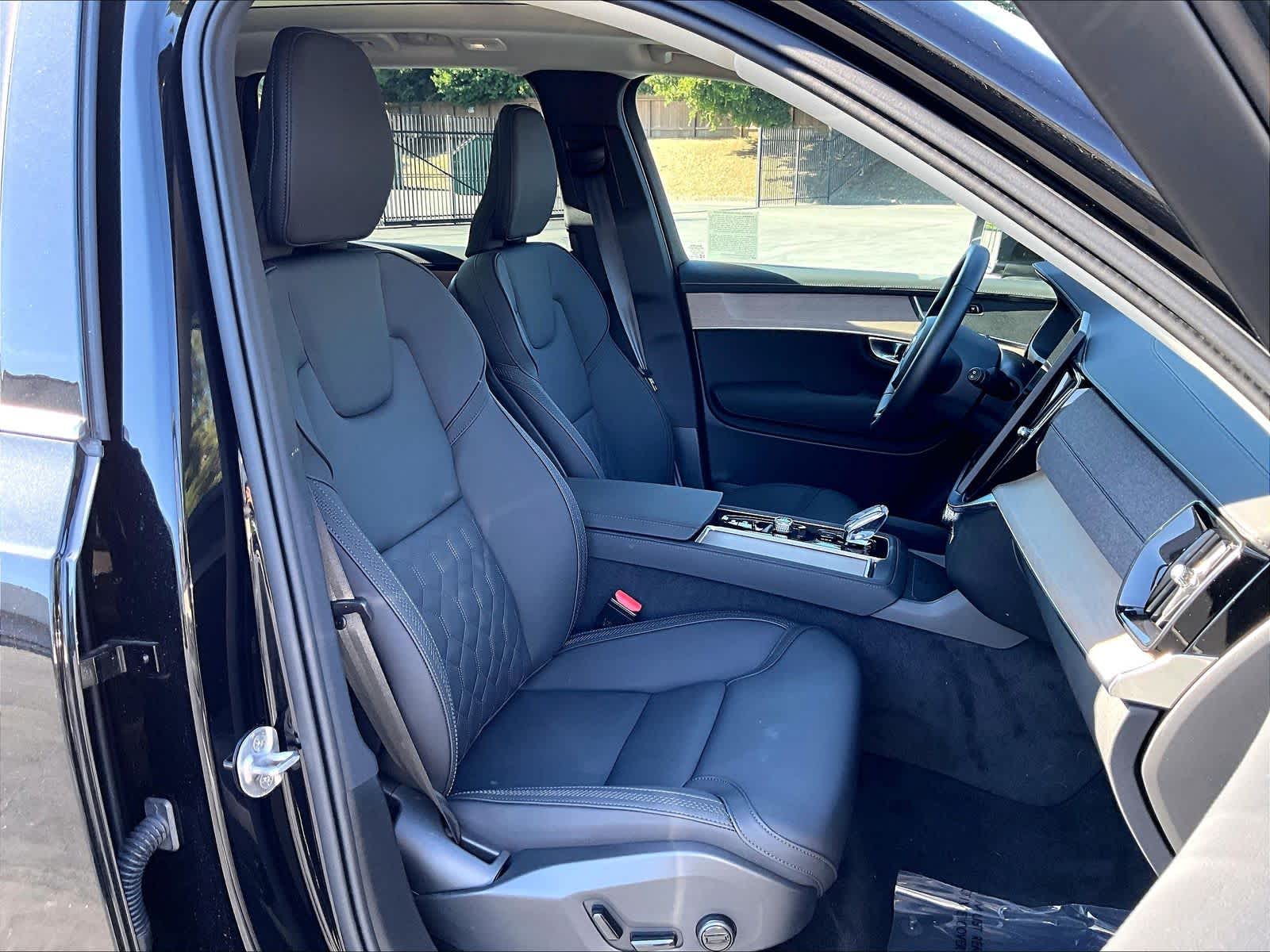 2025 Volvo XC90 Core - Photo 8