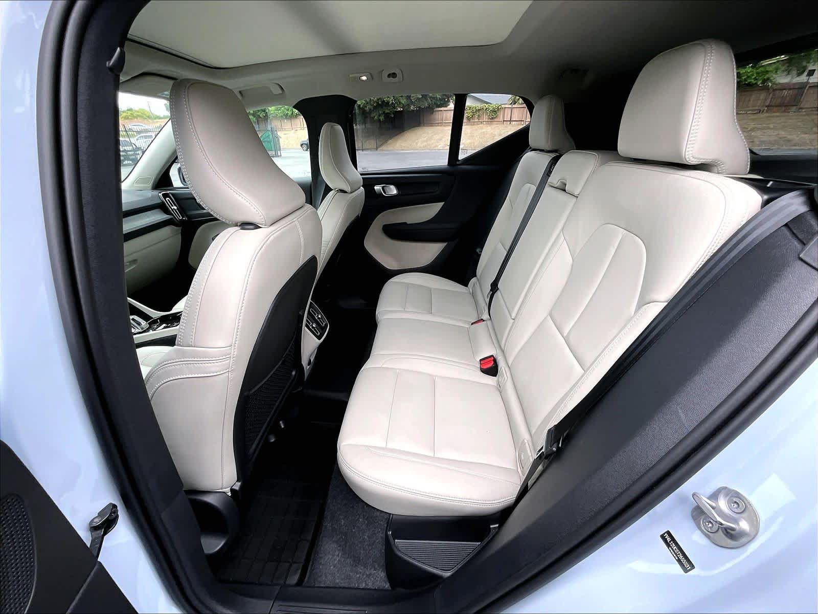 2026 Volvo XC40 Plus - Photo 28