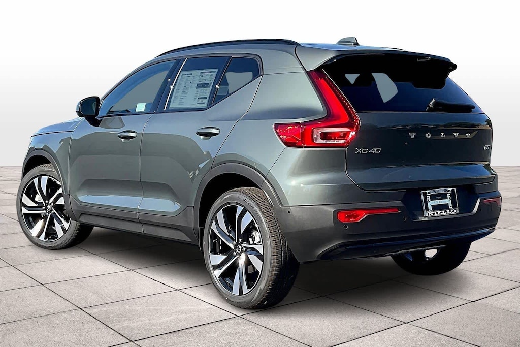New 2026 Volvo XC40 B5 Ultra SUV