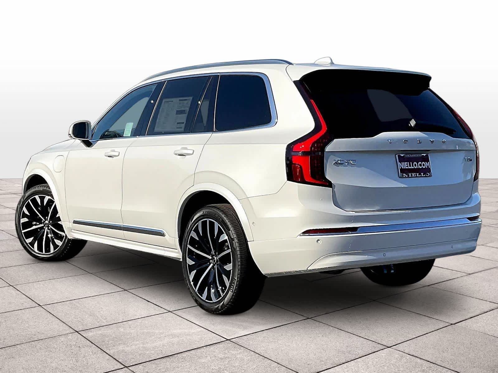 2026 Volvo XC90 plug-in hybrid T8 Plus 7-Seater photo 2