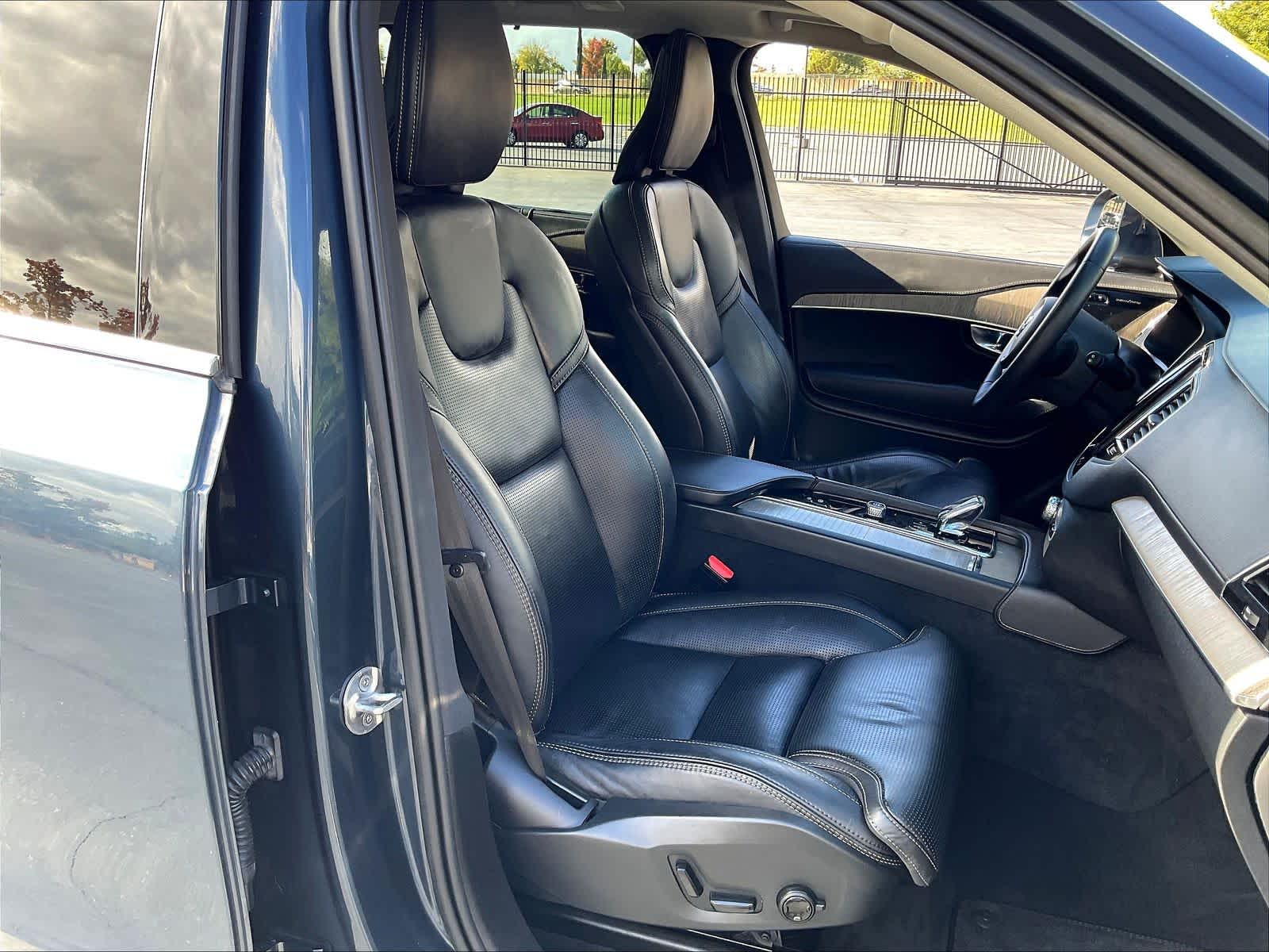 2023 Volvo XC90 Ultimate photo 3