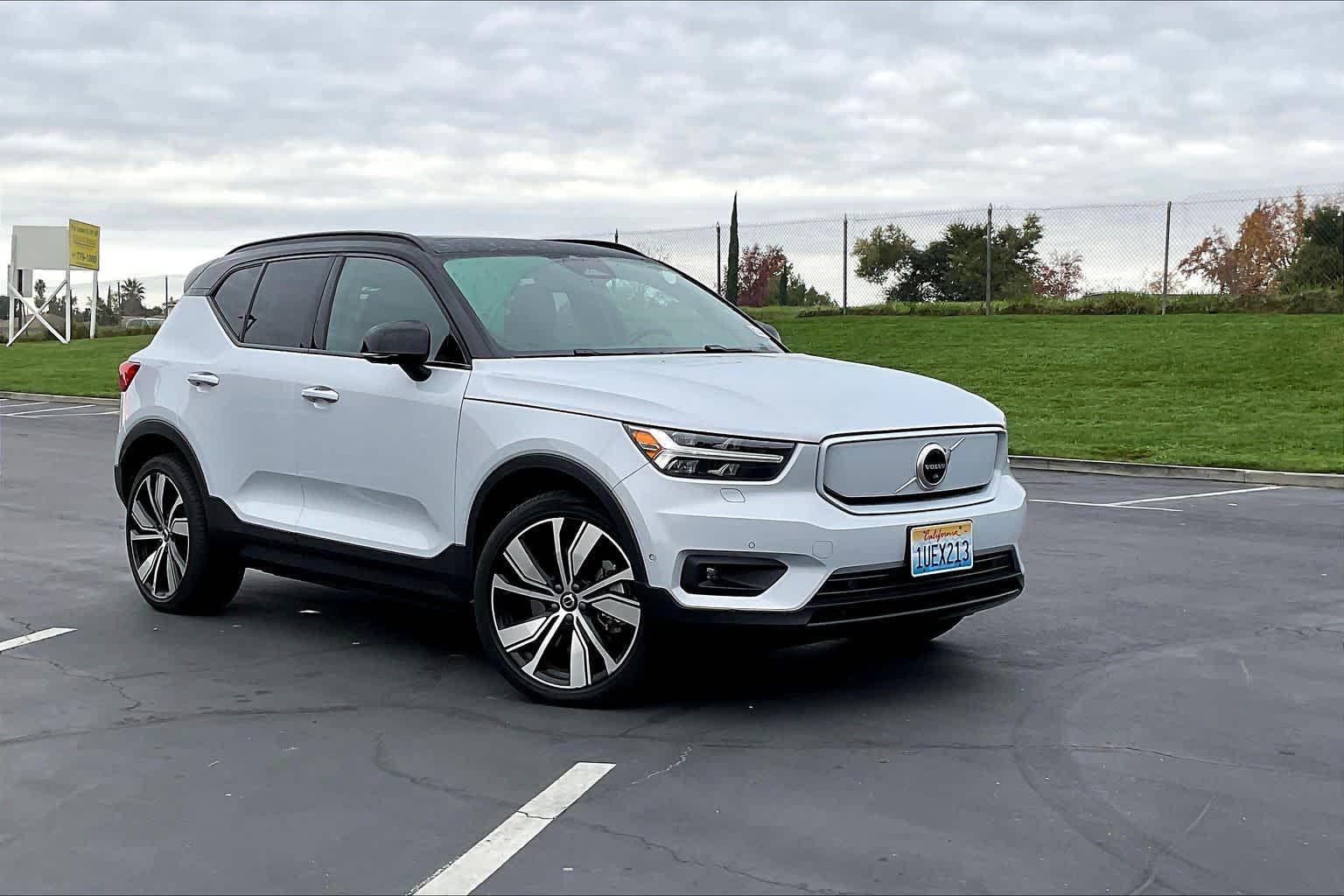 2022 Volvo XC40 Recharge Twin Ultimate P8 photo 2