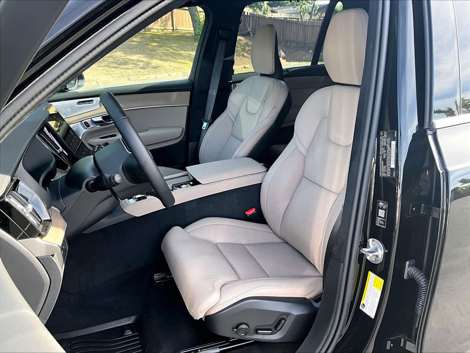 2026 Volvo XC90 Ultra - Photo 25