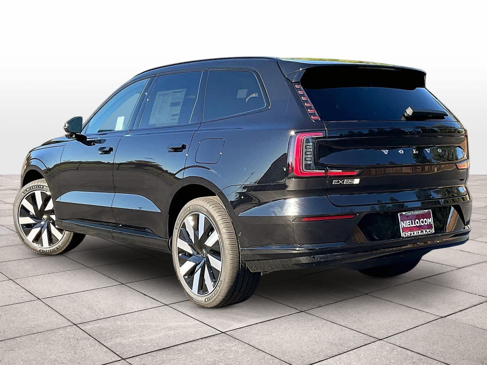 2025 Volvo EX90 Twin Motor Performance Plus 6-Seater photo 2