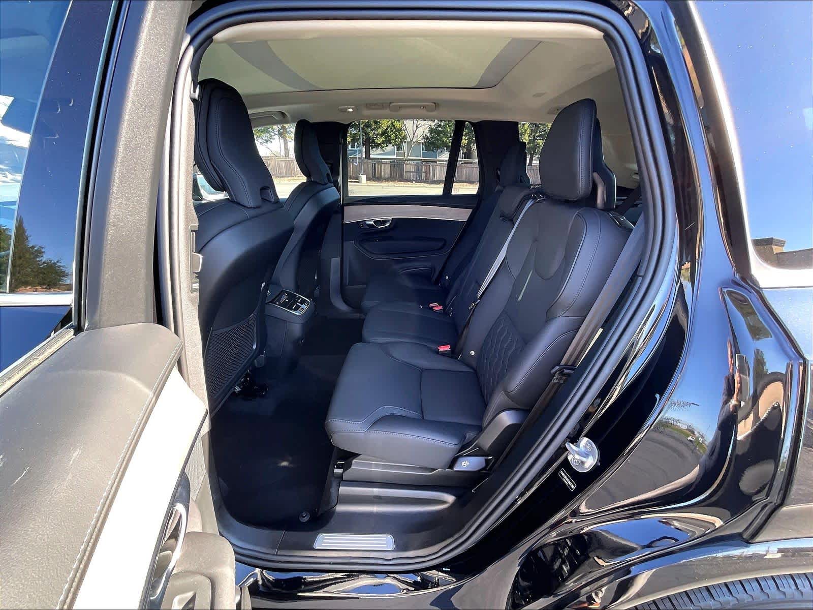 2025 Volvo XC90 Core - Photo 27