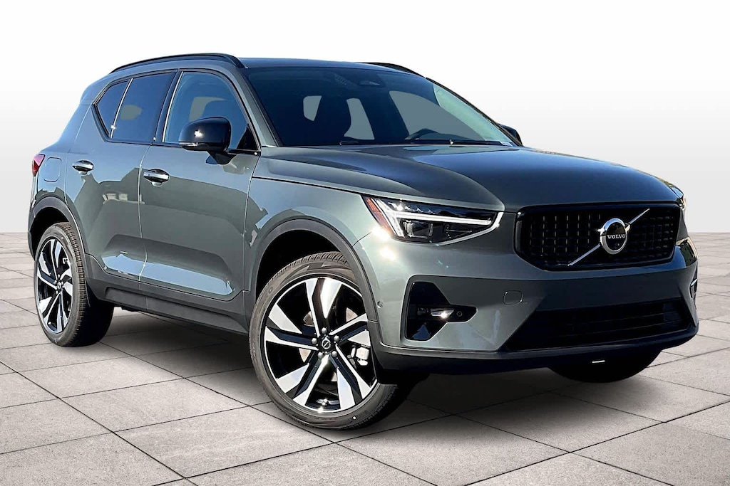 New 2026 Volvo XC40 B5 Ultra SUV