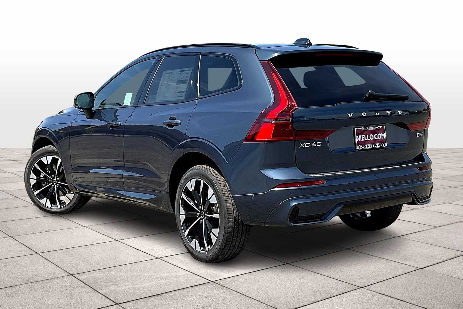 2026 Volvo XC60 B5 Plus photo 3