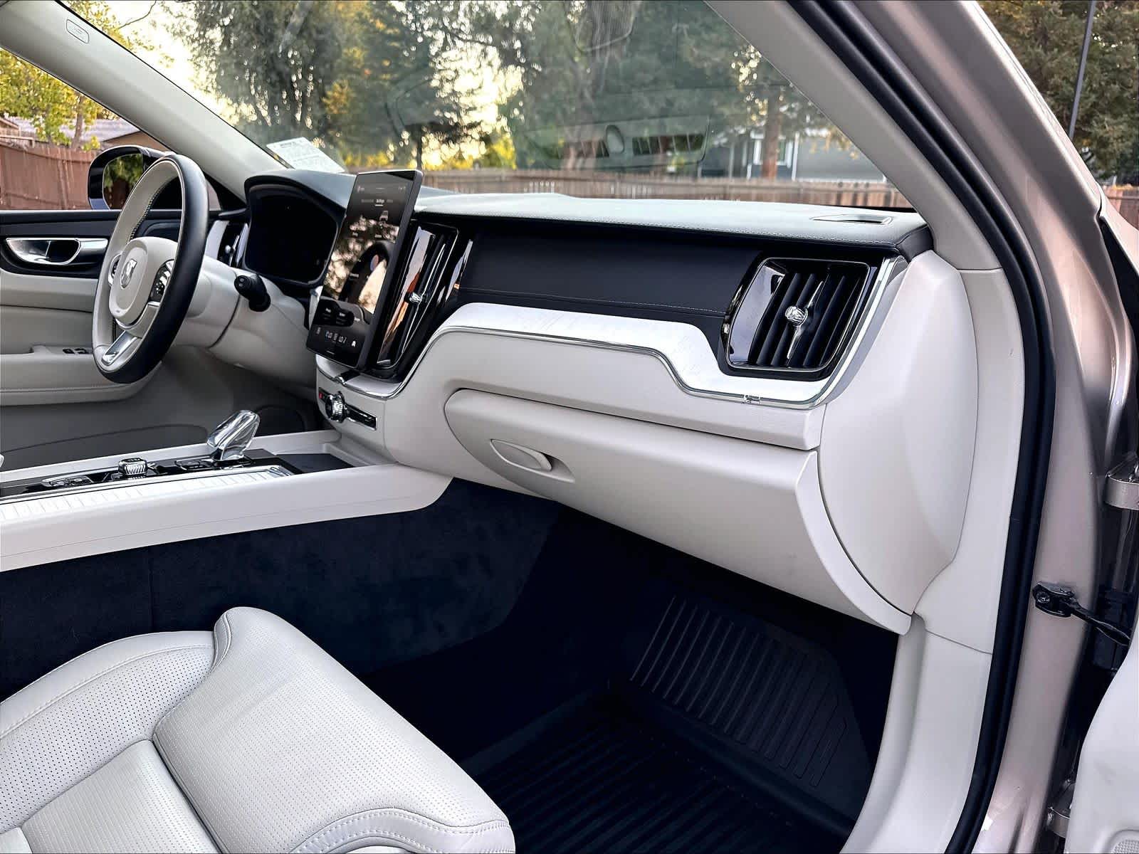 2026 Volvo XC60 Ultra - Photo 16