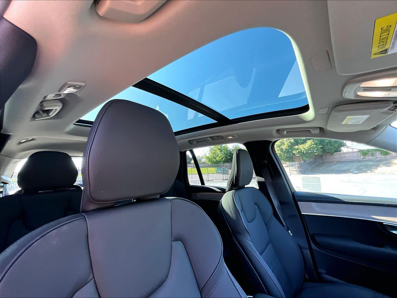 2025 Volvo XC90 Core - Photo 22