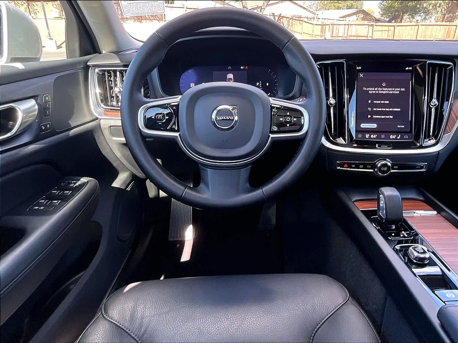 2025 Volvo V60 Cross Country Plus photo 5