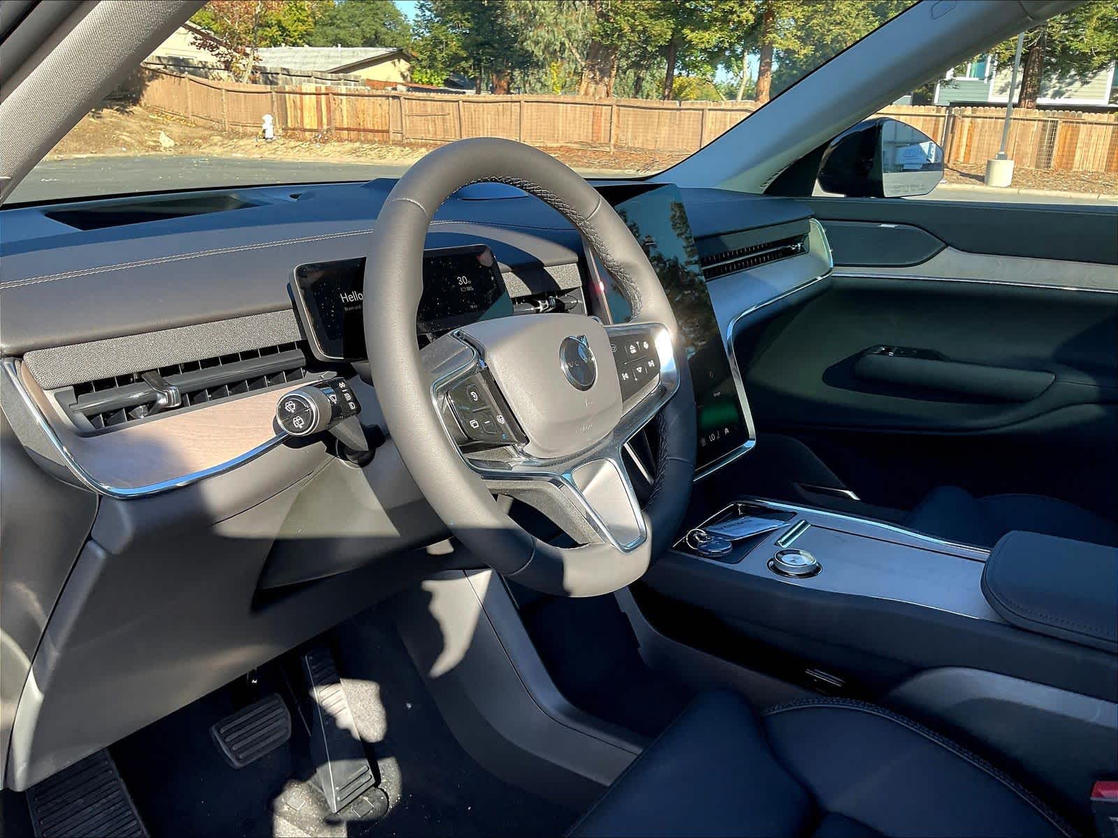 2025 Volvo EX90 Twin Motor Performance Plus 6-Seater photo 3