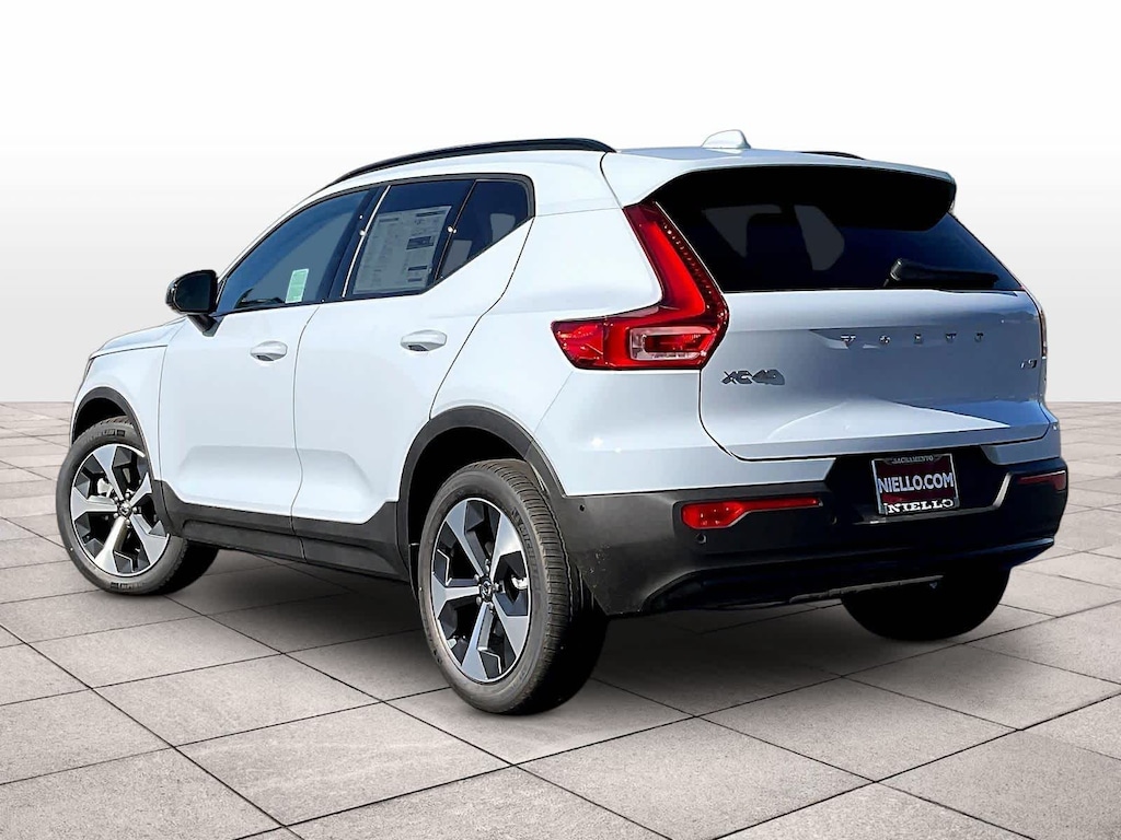 New 2026 Volvo XC40 B5 Plus SUV