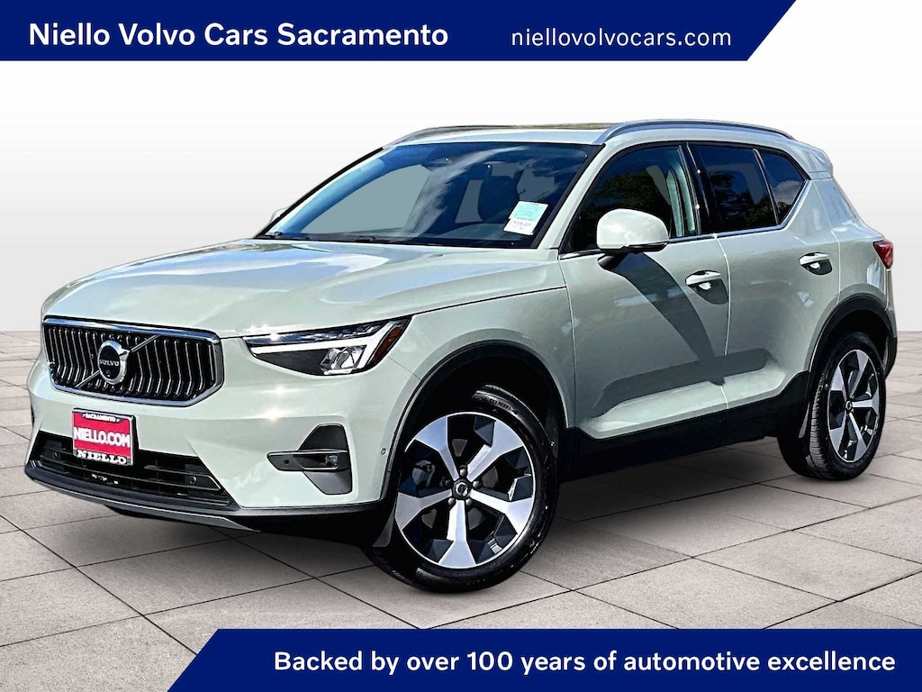 Certified 2025 Volvo XC40 Plus Bright Theme B5 AWD