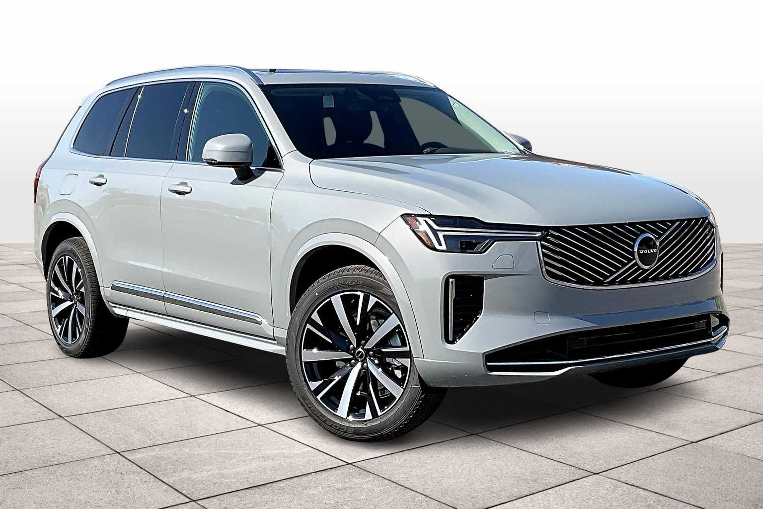 2025 Volvo XC90 Core photo 2