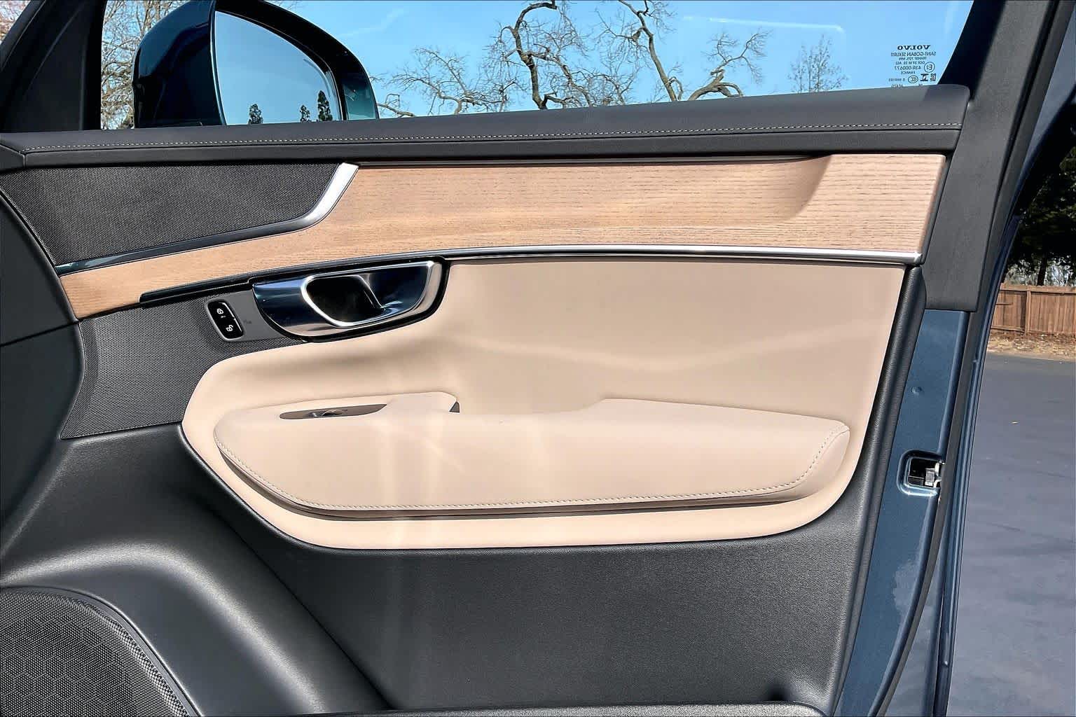 2025 Volvo XC90 Core - Photo 25