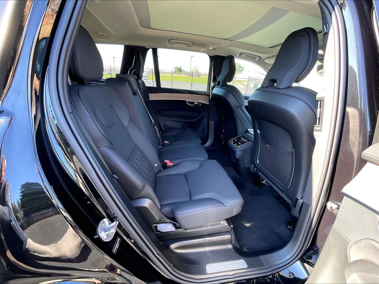 2025 Volvo XC90 Core - Photo 28
