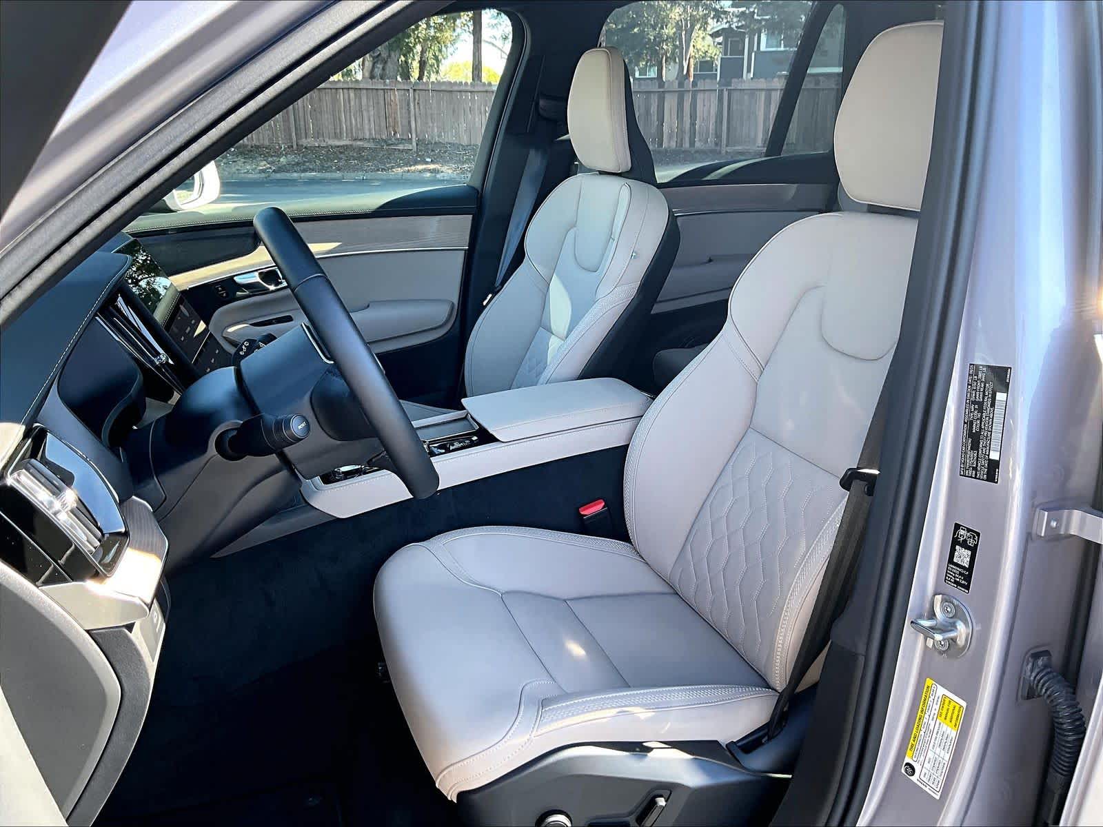2026 Volvo XC90 Plus - Photo 27