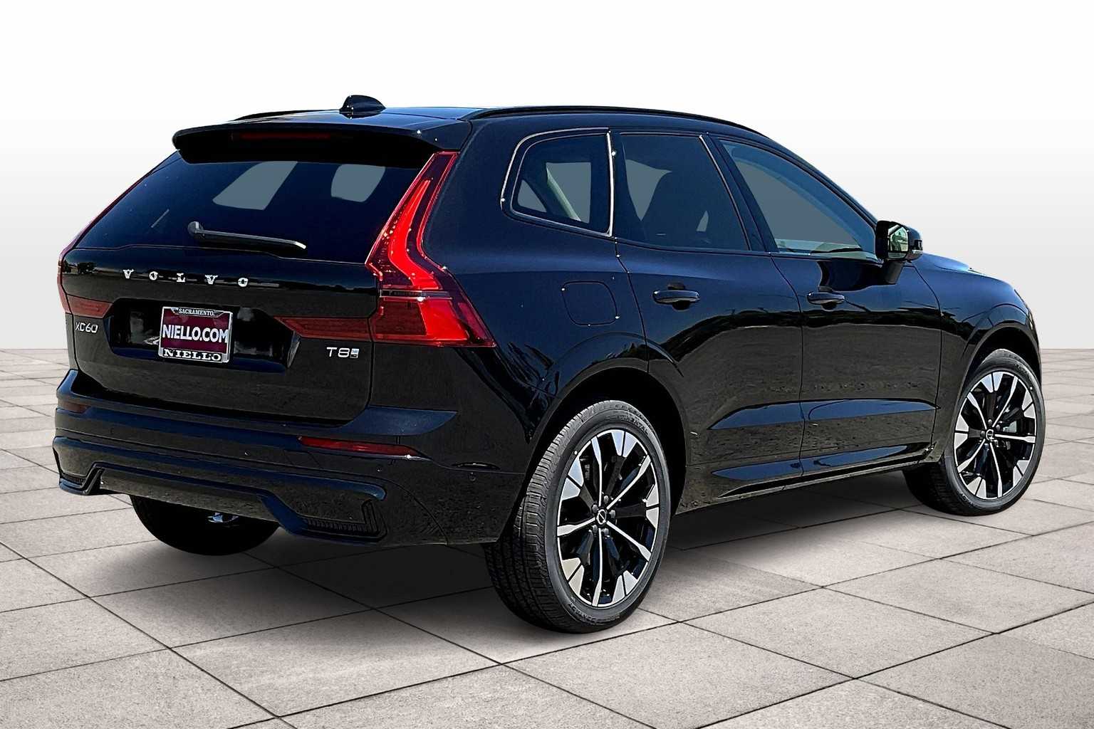 2026 Volvo XC60 Hybrid T8 Plus photo 4