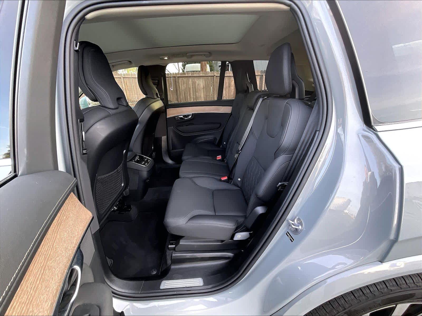2025 Volvo XC90 Core - Photo 28