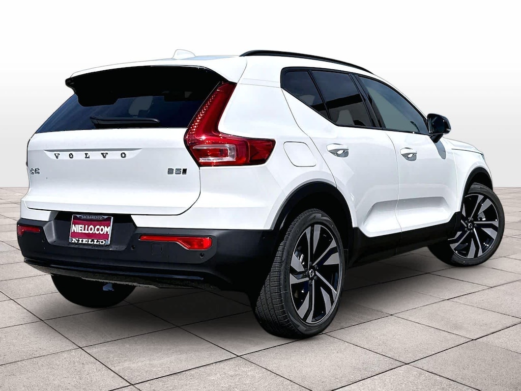 New 2026 Volvo XC40 B5 Ultra SUV
