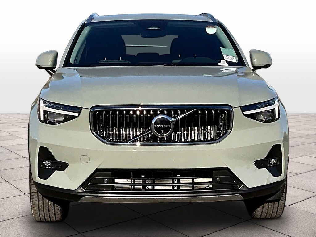 Used 2024 Volvo XC40 Ultimate Bright Theme B5 AWD