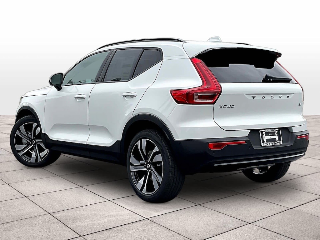 Used 2026 Volvo XC40 B4 Plus SUV
