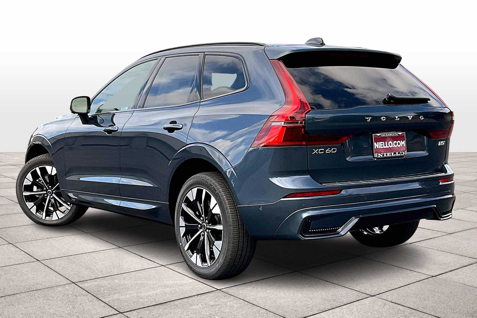 2026 Volvo XC60 B5 Plus photo 2