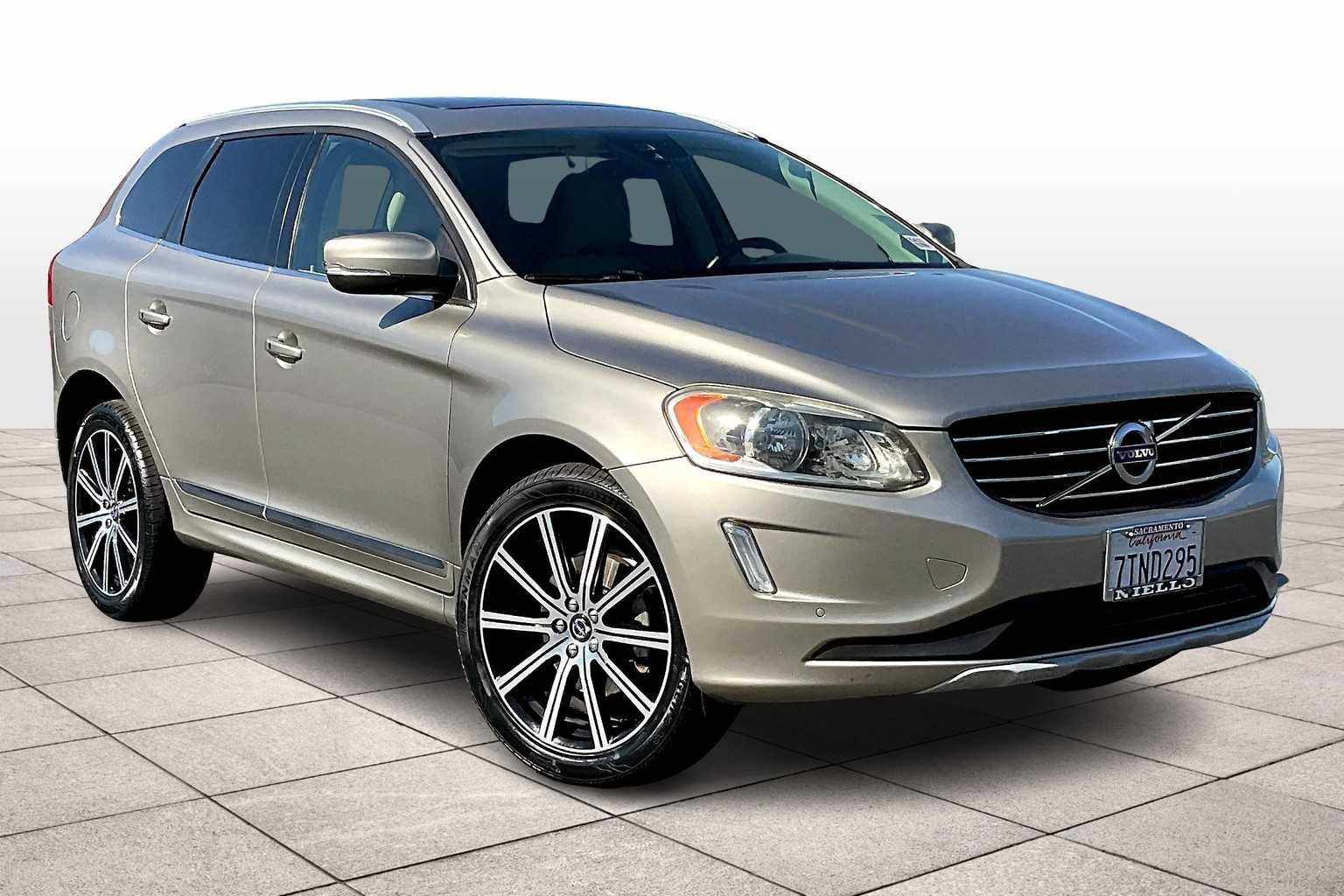 2016 Volvo XC60 T5 Drive-E Premier photo 2