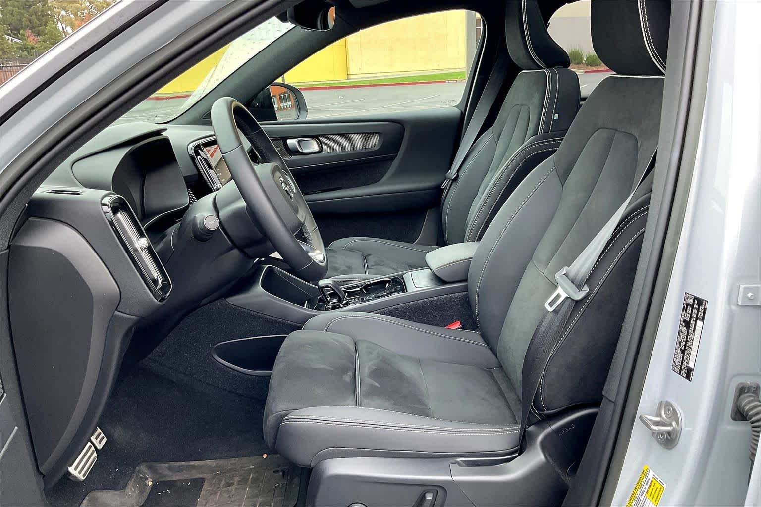 2022 Volvo XC40 Recharge Twin Ultimate P8 photo 4