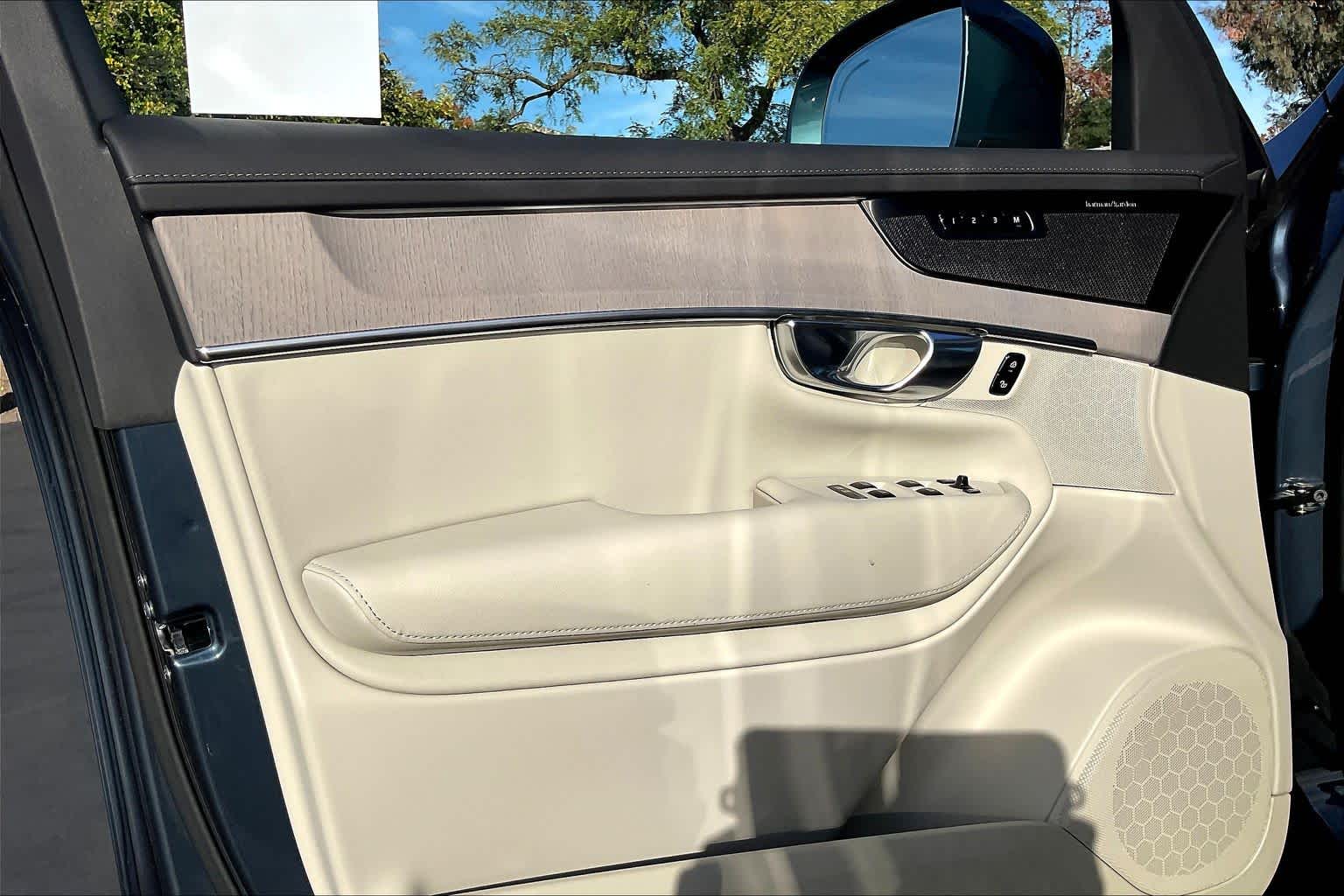 2026 Volvo XC90 Ultra - Photo 24
