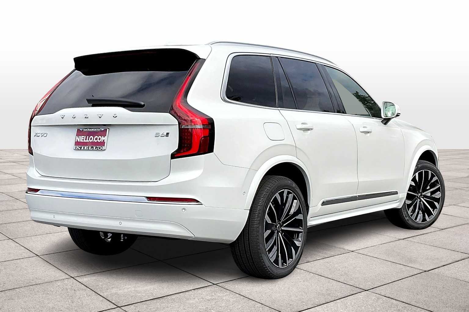 2026 Volvo XC90 Plus photo 4