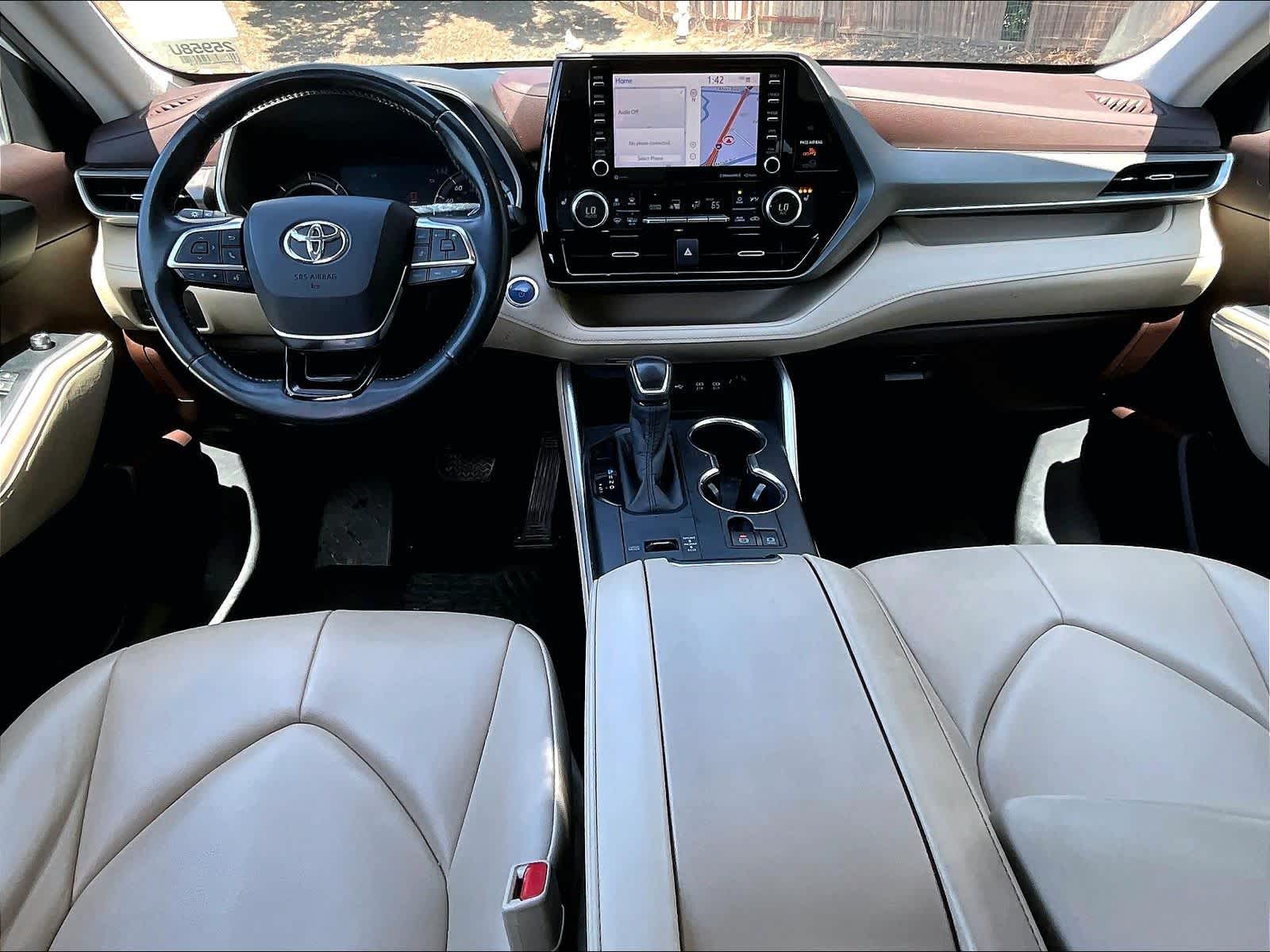 2020 Toyota Highlander Hybrid XLE photo 3